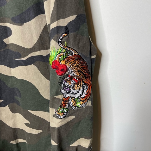Reves men camouflage green button down jacket with embroidery tiger and eagle XL - Picture 3 of 10